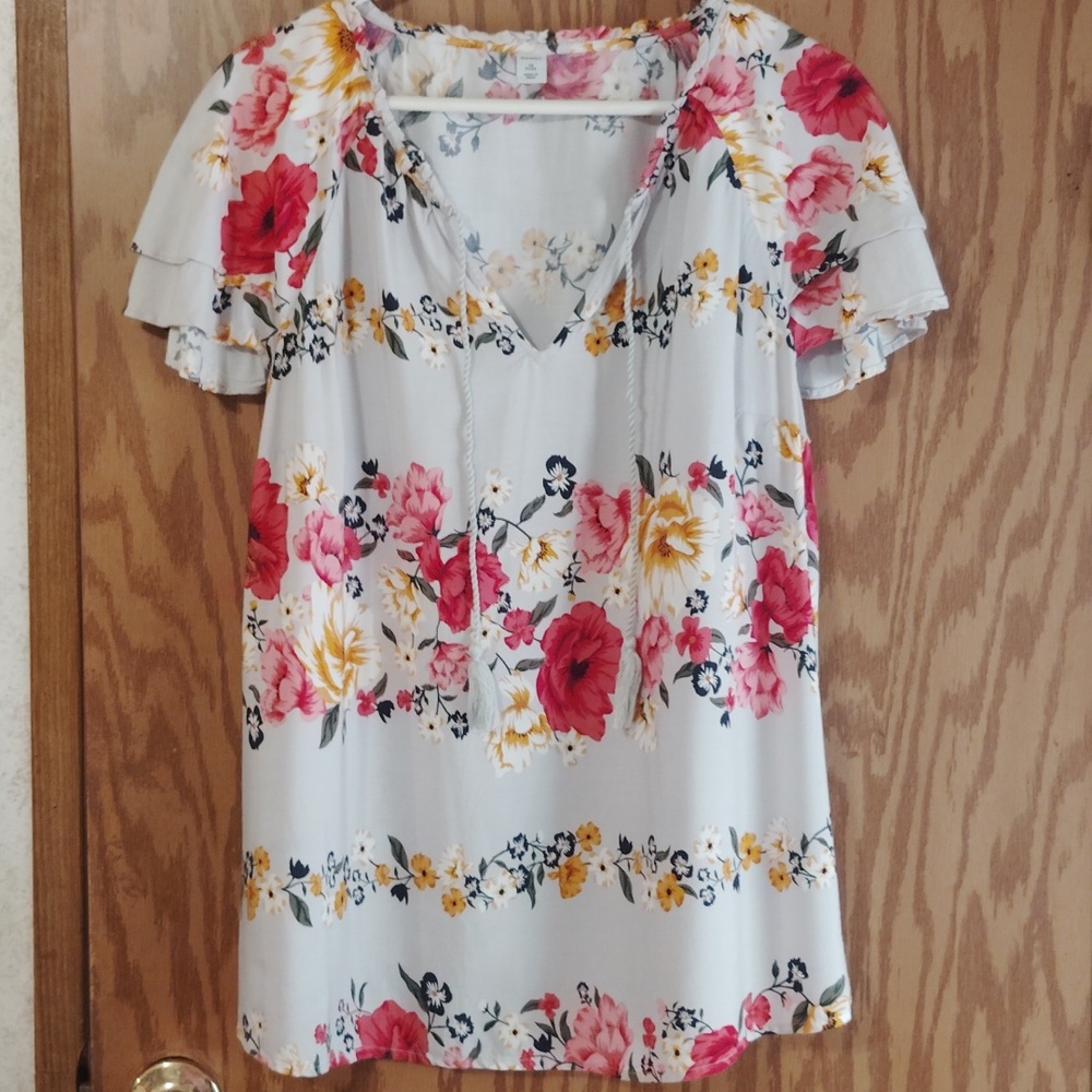 Old Navy Light Blue Floral V-Neck Short Sleeve Blouse